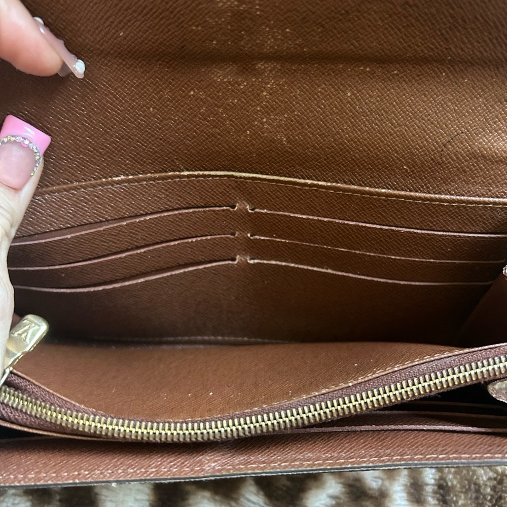 LV Long Wallet - Picture 8 of 12